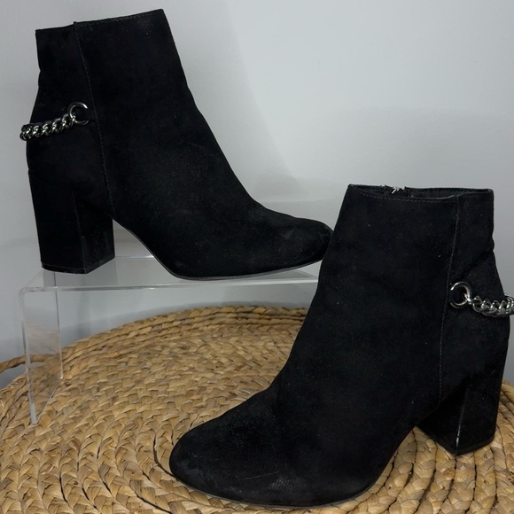 JustFab Ankle Bootie Women’s 7 Mariah Block Heel Chain Bootie Black - Picture 4 of 7